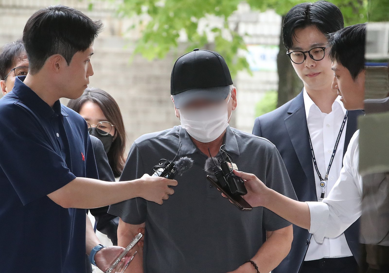 ‘시청역 역주행 참사’ 가해 차량 운전자 차 모씨가 30일 오전 서울 서초구 서울중앙지방법원에서 열린 구속 전 피의자 심문(영장실질심사)에 출석하고 있다. (출처=뉴스1)