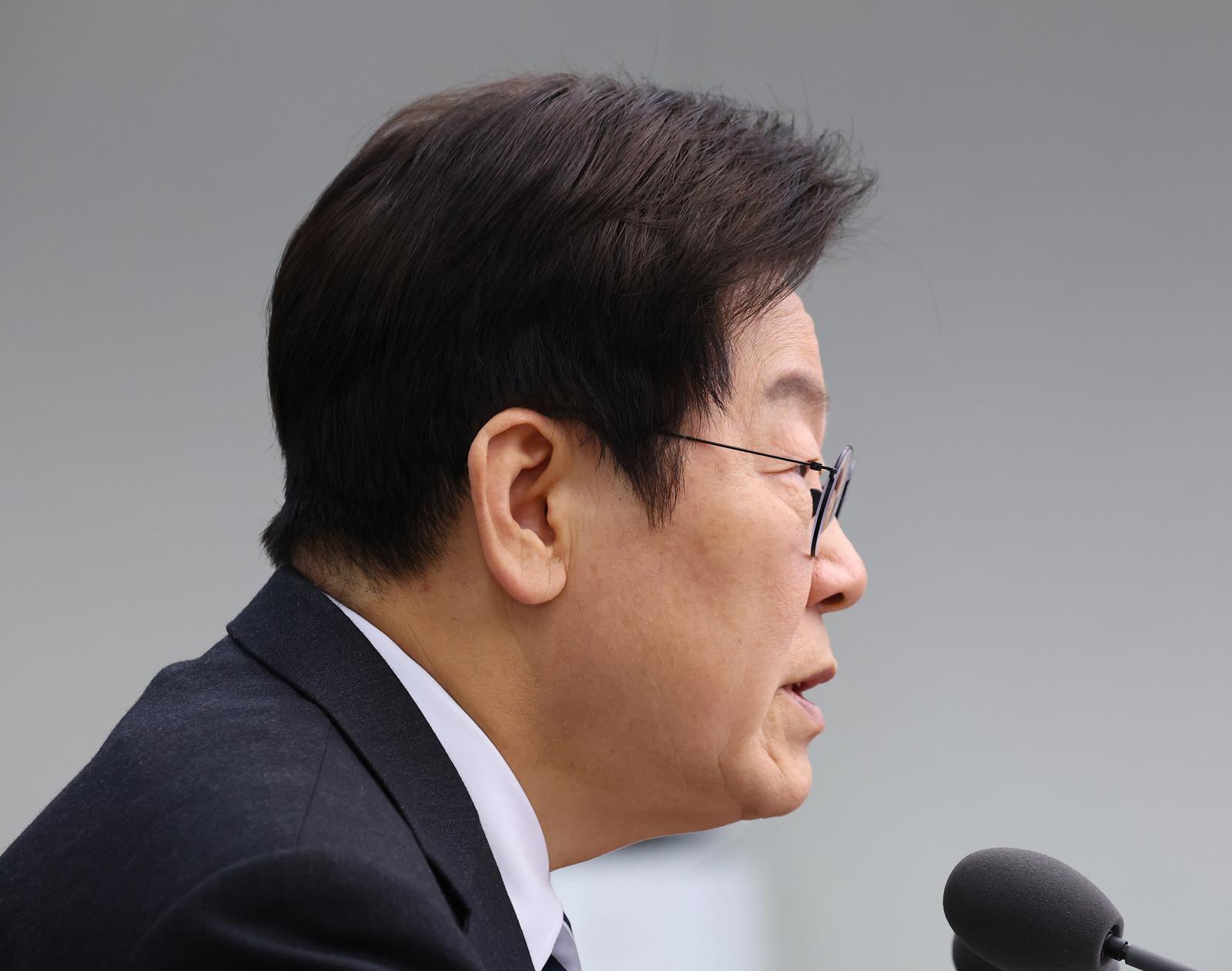 이재명 대통령이 23일 서울 용산 대통령실 청사에서 열린 수석보좌관회의에서 발언하고 있다. 2025.10.23 대통령실통신사진기자단