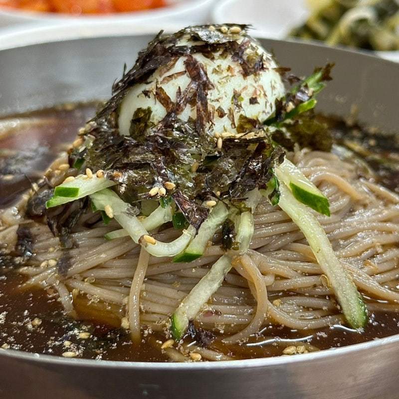 담백한 육수와 힘있는 면발… 현지인이 먼저 찾는 막국수[김도언의 너희가 노포를 아느냐]