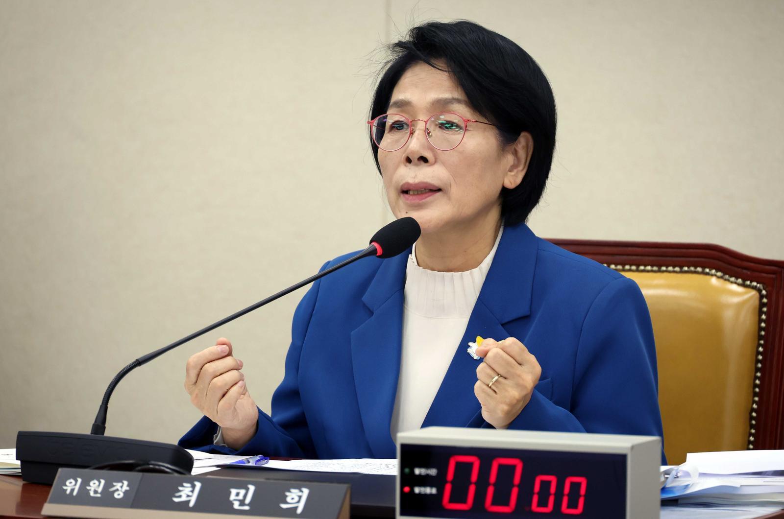 최민희 과방위원장이 23일 오전 서울 여의도 국회에서 열린 과학기술정보방송통신위원회 국정감사에서 발언을 하고 있다. 뉴시스