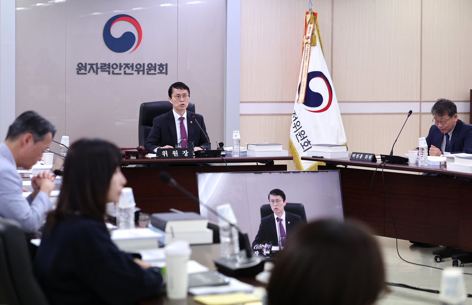 최원호 원자력안전위원회 위원장이 23일 오전 서울 중구 원자력안전위원회(원안위)에서 열린 제223회 전체회의를 주재하고 있다. 2025.10.23/뉴스1