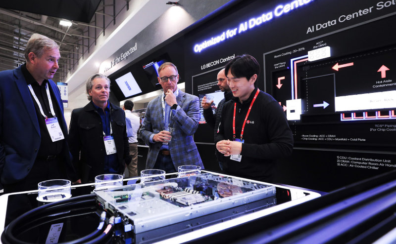 LG전자는 AI 데이터센터 냉각 솔루션 공급자로서의 입지를 다지기 위해 칩 직접 냉각(DTC·Direct to Chip) 방식의 냉각수 분배 장치와 냉각판(콜드 플레이트) 등 차별화된 솔루션을 소개했다.