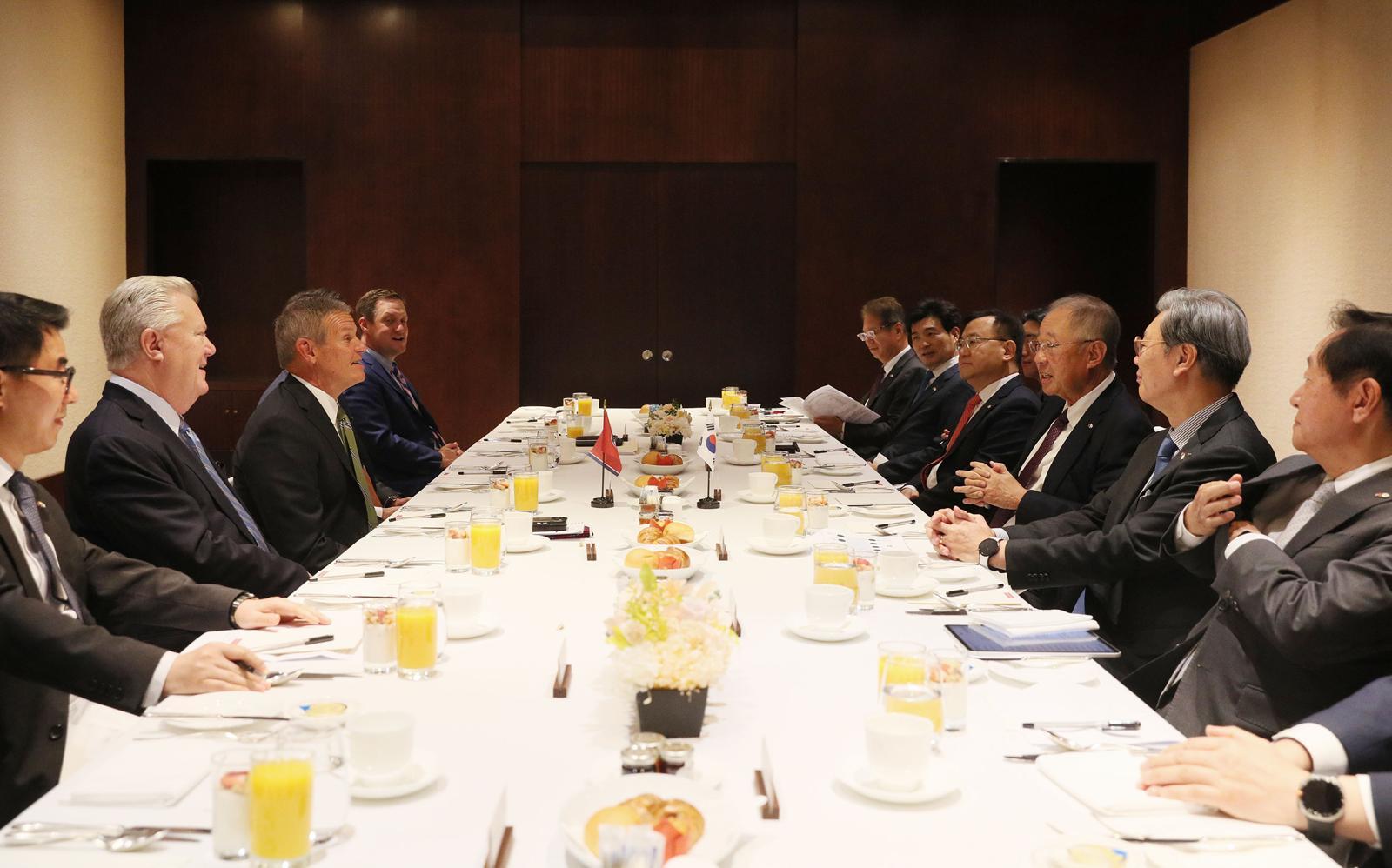 류진 한국경제인협회 회장이 24일 서울 용산구 그랜드 하얏트 서울에서 빌 리 테네시 주지사와 방한사절단을 초청해 조찬간담회를 갖고 있다. 2025.10.24. 한국경제인협회 제공