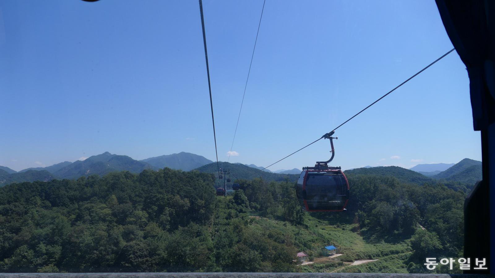 비봉산 하늘전망대까지 연결되는 청풍호반 케이블카.