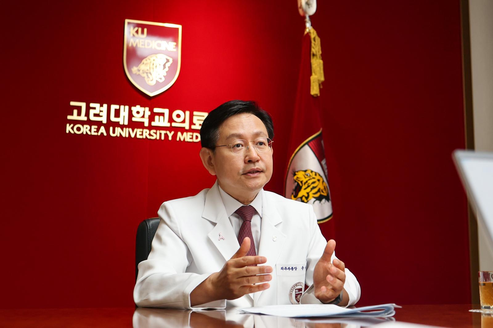 윤을식 고려대 의무부총장(고려대 의료원장)은 초고령 사회 대학병원이 노인의학센터를 운영해 1차와 2차 의료기관을 연계하는 중추 역할을 해야 한다고 강조했다. 고려대 의료원 제공