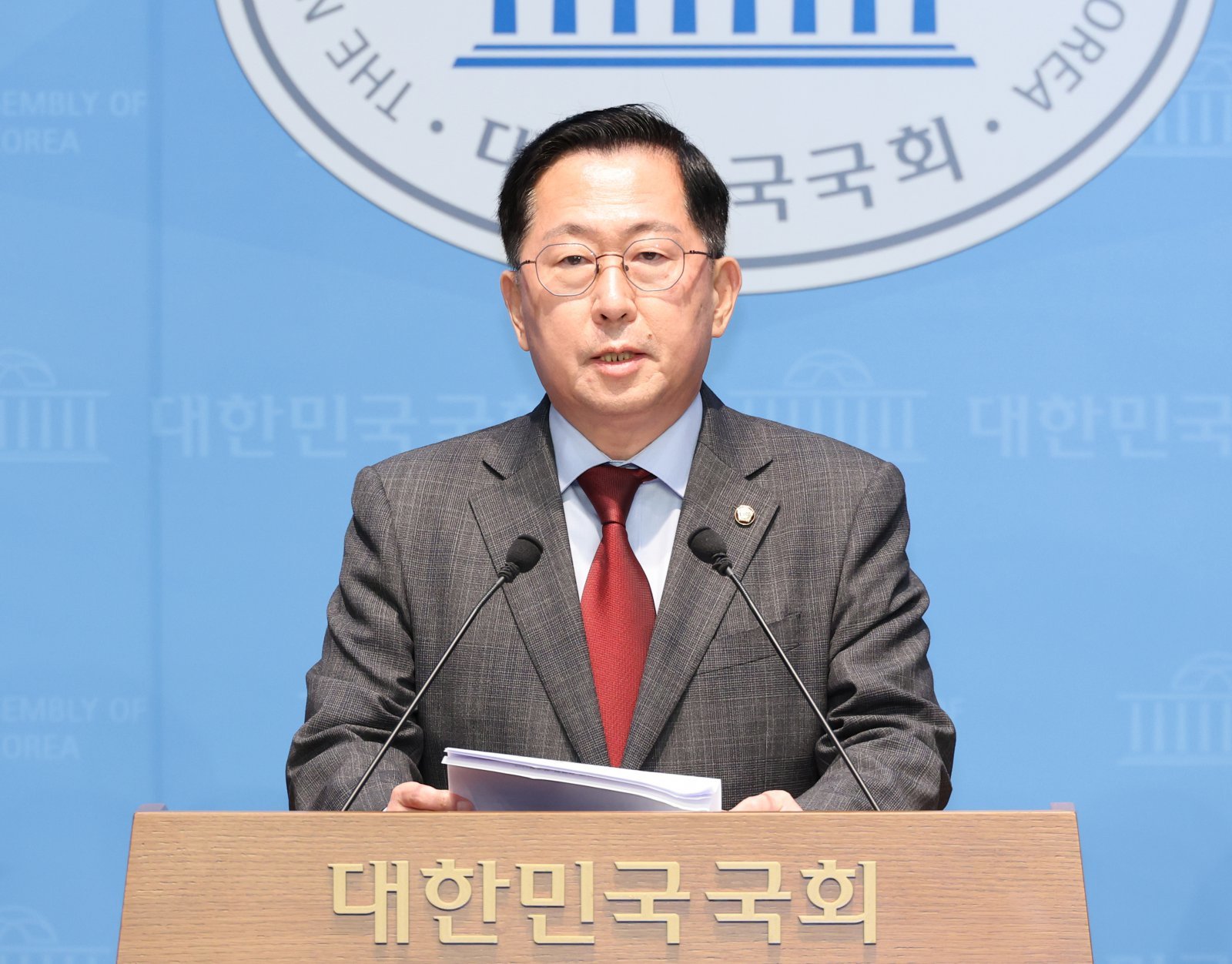 유용원 국민의힘 의원이 16일 오전 서울 여의도 국회 소통관에서 반복되는 ‘군 모의탄 폭발사고’와 관련해 기존 모의탄 전수조사 및 안전성 확보 신규 모의탄 개발 착수 등을 촉구하는 기자회견을 하고 있다. 2025.09.16. 서울=뉴시스