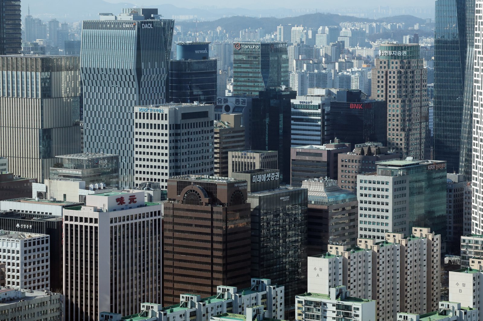 서울 영등포구 여의도 63빌딩에서 바라본 여의도 증권가. 뉴스1