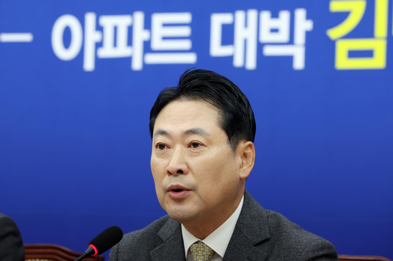 장동혁 국민의힘 대표가 27일 오전 서울 여의도 국회에서 열린 최고위원회의에서 발언하고 있다. 2025.10.27. 뉴시스