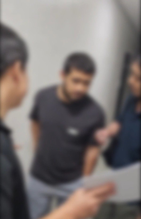 아프리카 우물 추진 사업을 지원한다며 수억 원을 모금한 뒤 실제로는 테러 단체에 보낸 20대 우주베키스탄인이 경찰에 검거되는 모습. (경기남부경찰청 제공) ⓒ뉴시스