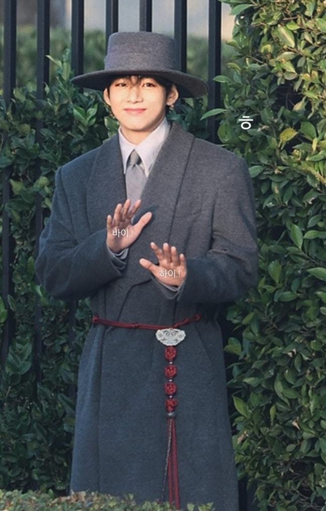 뷔. 인스타그램, 보그 홈페이지 캡처