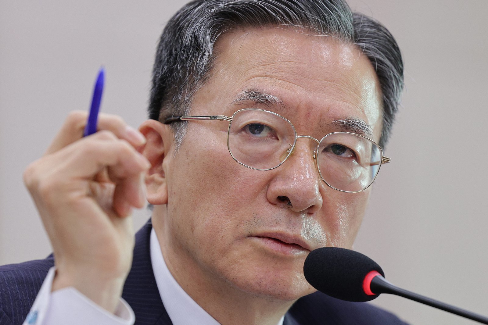 정성호 법무부 장관이 14일 서울 여의도 국회 법제사법위원회에서 열린 법무부 등에 대한 국정감사에서 의원 질의에 답변하고 있다. 2025.10.14/뉴스1