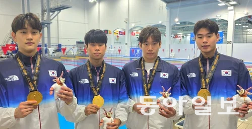 남자 계영 400m에서 금메달을 딴 한국 대표팀. 왼쪽부터 이지후, 고승우, 송원준, 조용준. 대한체육회 제공