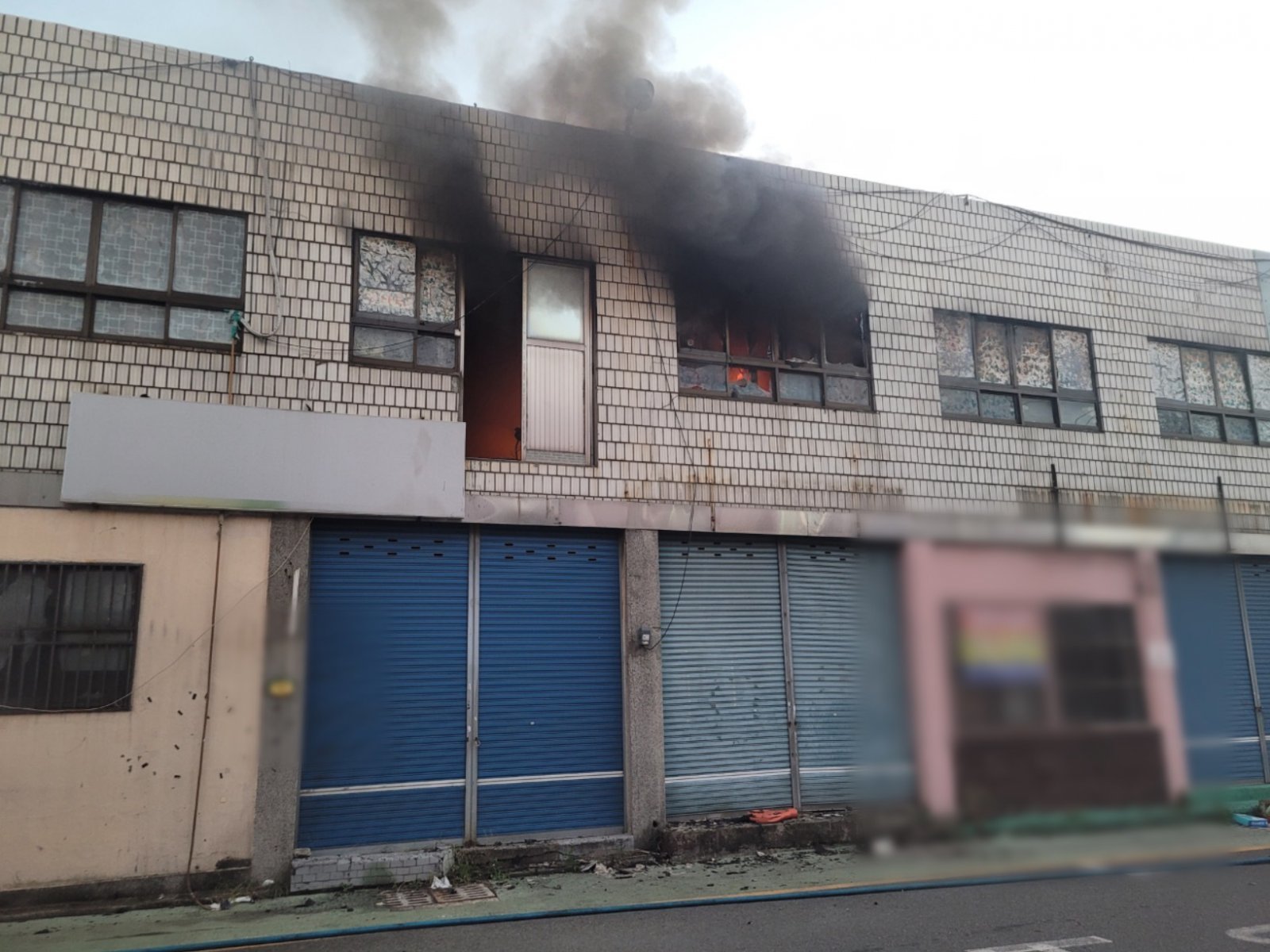 28일 부산 사상구 공장 건물 화재 현장. 사상경찰서 제공.