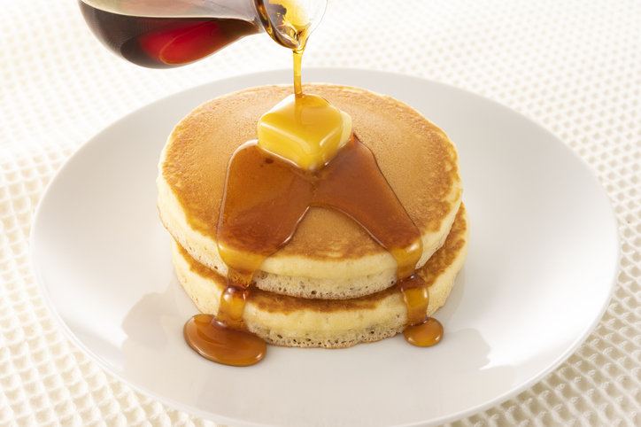 꿀이나 메이플시럽 같은 천연당을 섭취해도 우리 몸은 정제당과 똑같은 방식으로 처리해 건강상 이점이 없다. 사진=게티이미지코리아.