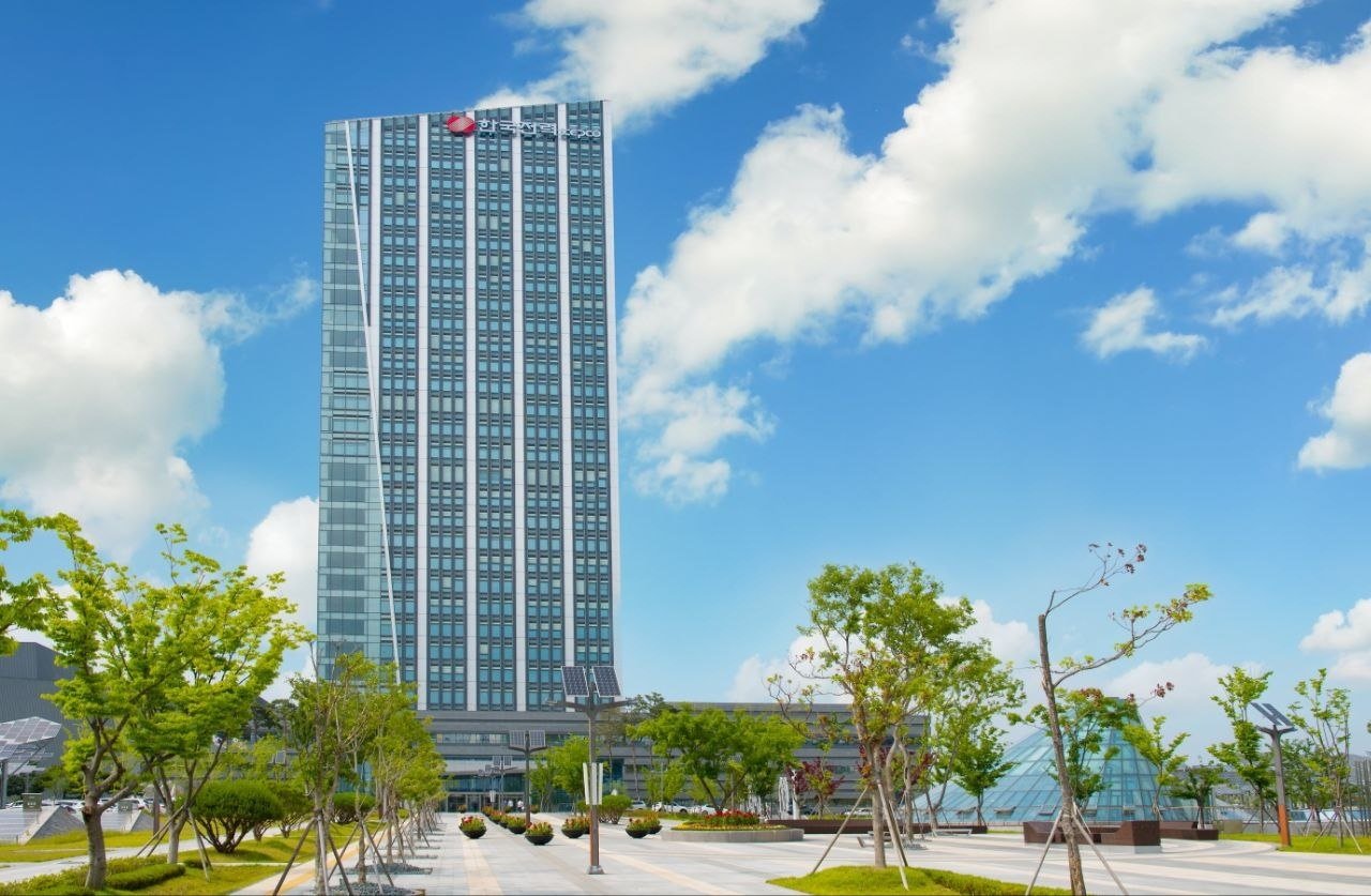 한국전력 본사 전경.