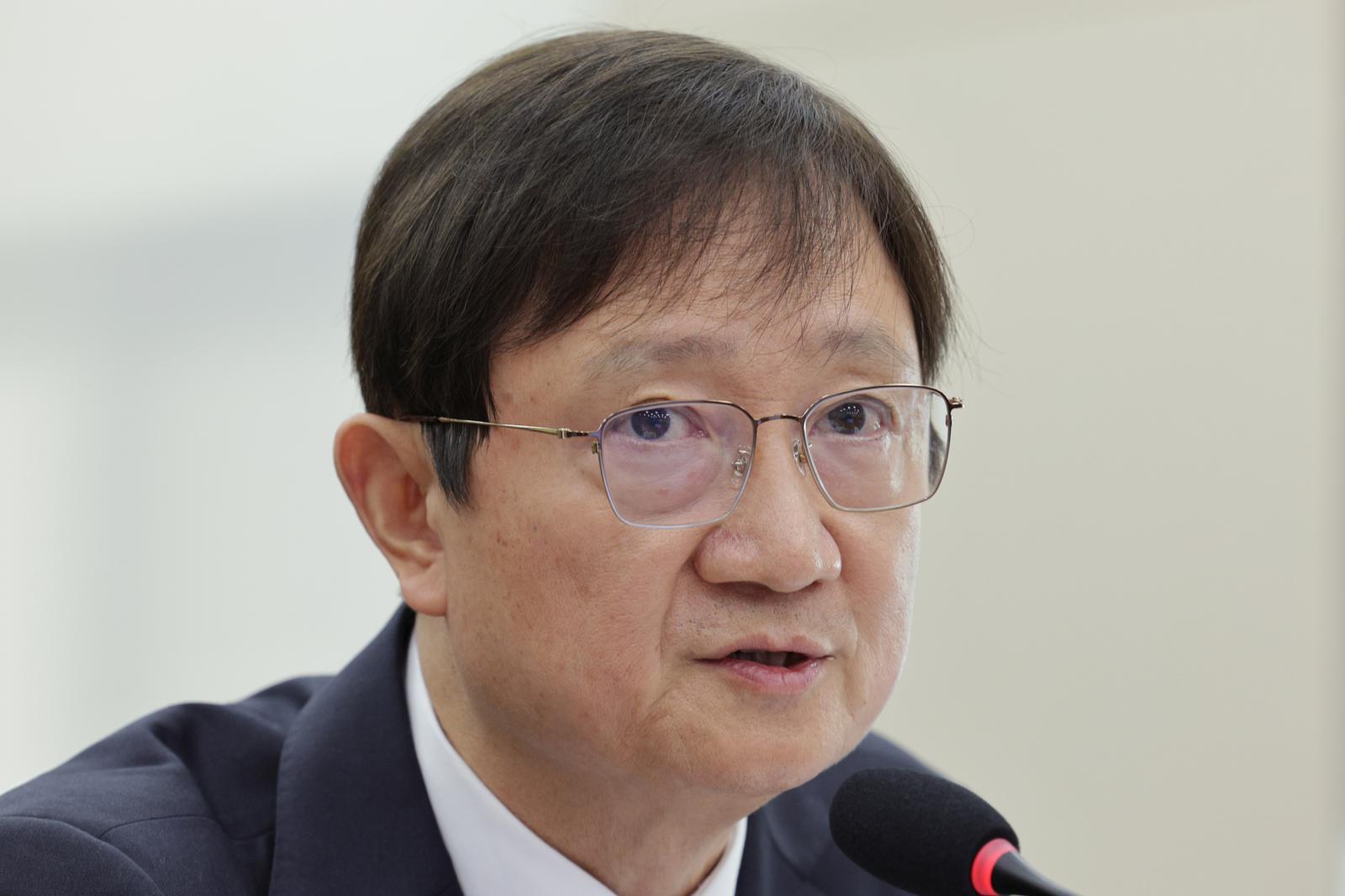 이찬진 금융감독원장이 21일 서울 여의도 국회 정무위원회에서 열린 금융감독원 등에 대한 국정감사에서 의원 질의에 답변하고 있다. 2025.10.21/뉴스1