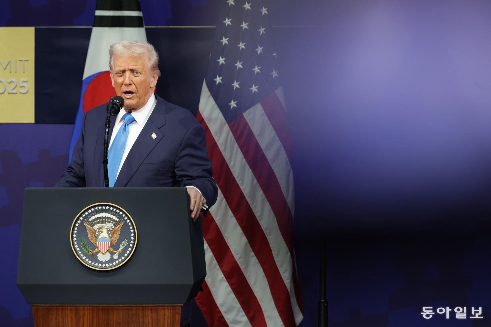 도널드 트럼프 미국 대통령이 29일 ‘2025 APEC CEO 서밋’ 정상 특별세션에서 연설하고 있다. 경주=박형기 기자 oneshot@donga.com