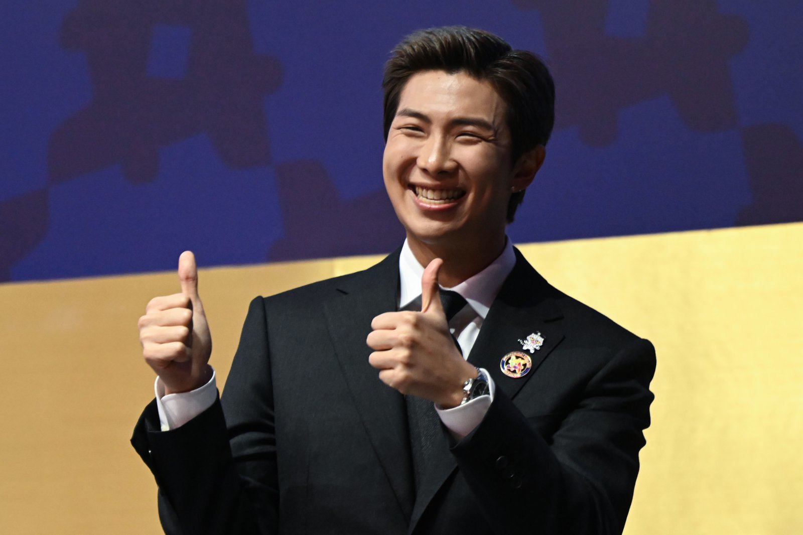 BTS RM 등장하자 환호 폭발…조용하던 APEC 행사장 ‘들썩’