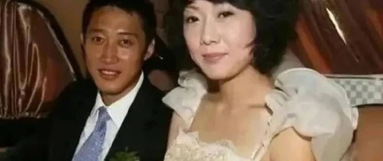왕샤오(오른쪽)와 위젠핑의 결혼식 모습. ‘신장 이식 계약 결혼’으로 만난 두 사람은 이후 진정한 사랑으로 이어져 현재 꽃집을 함께 운영하고 있다. 사진=뉴시스
