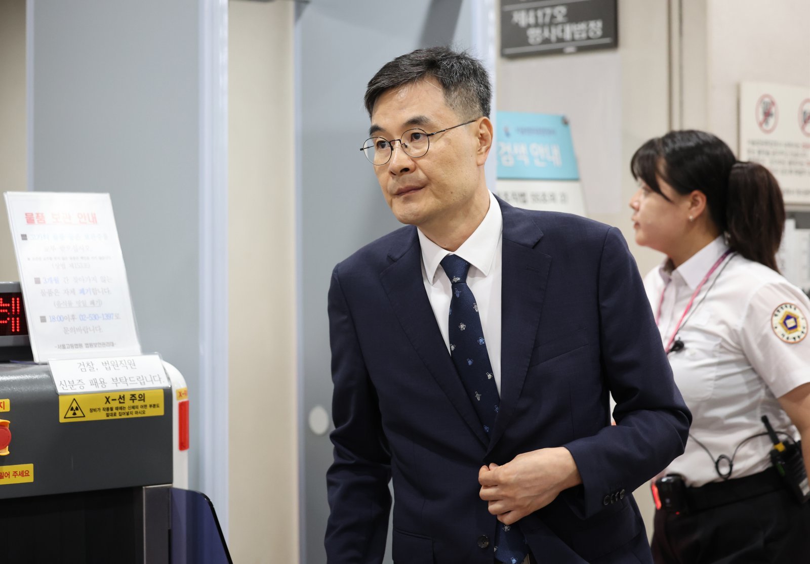 고(故) 이예람 중사 사망 사건 수사에 불법 개입한 혐의로 기소된 전익수 전 공군본부 법무실장이 29일 서울 서초구 서울고등법원에서 열린 항소심 선고기일에서 무죄를 선고받은 후 법정을 나서고 있다. 2024.08.29. [서울=뉴시스]