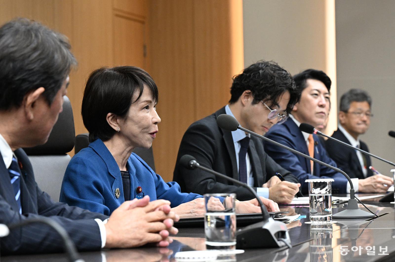 이재명 대통령이 30일 경북 경주 APEC 정상회의장에서 다카이치 사나에 일본 총리와 한-일본 양자회담을 하고 있다. 경주=송은석 기자 silverstone@donga.com