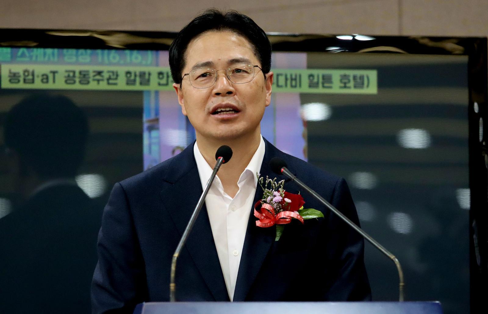 강형석 농림축산식품부 차관이 30일 개최한 농협중앙회에서 처음으로 아랍에미리트(UAE)에 정식 수출되는 한우고기의 선적기념식에 참석했다. 농식품부 제공