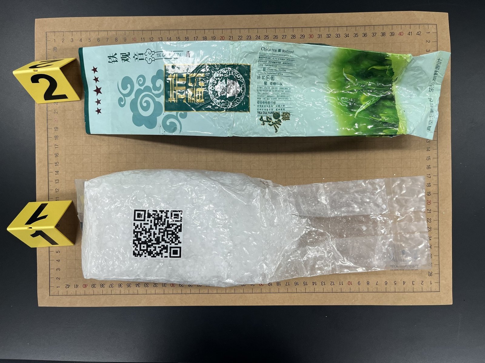 해경이 지난달 31일 공개한 지난 24일 오전 제주시 애월읍 해안가에서 발견된 케타민 1㎏. 제주지방해양경찰청 제공