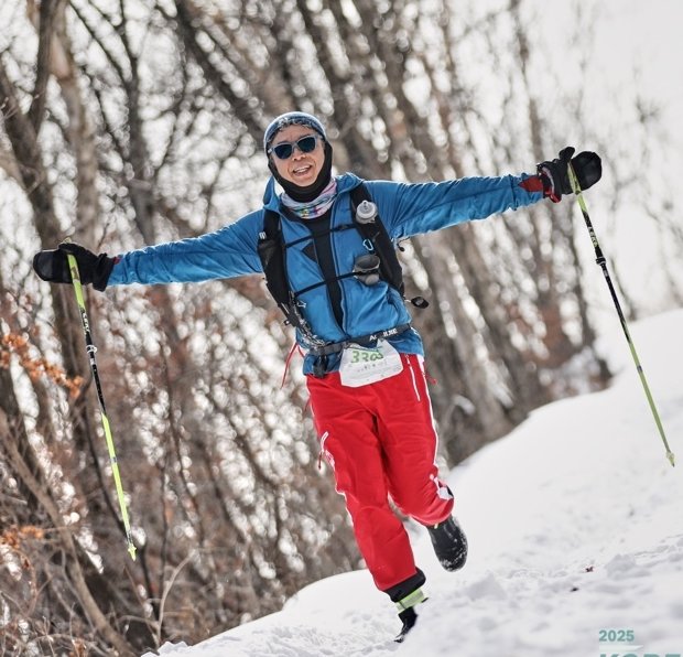 최창휴 교수가 겨울에 열린 트레일러닝대회에서 질주하고 있다. 최창휴 교수 제공.