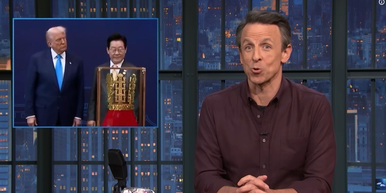 도널드 트럼프 미국 대통령의 신라금관 선물을 풍자하는 세스메이어스. Late Night with Seth Meyers 유튜브 캡처