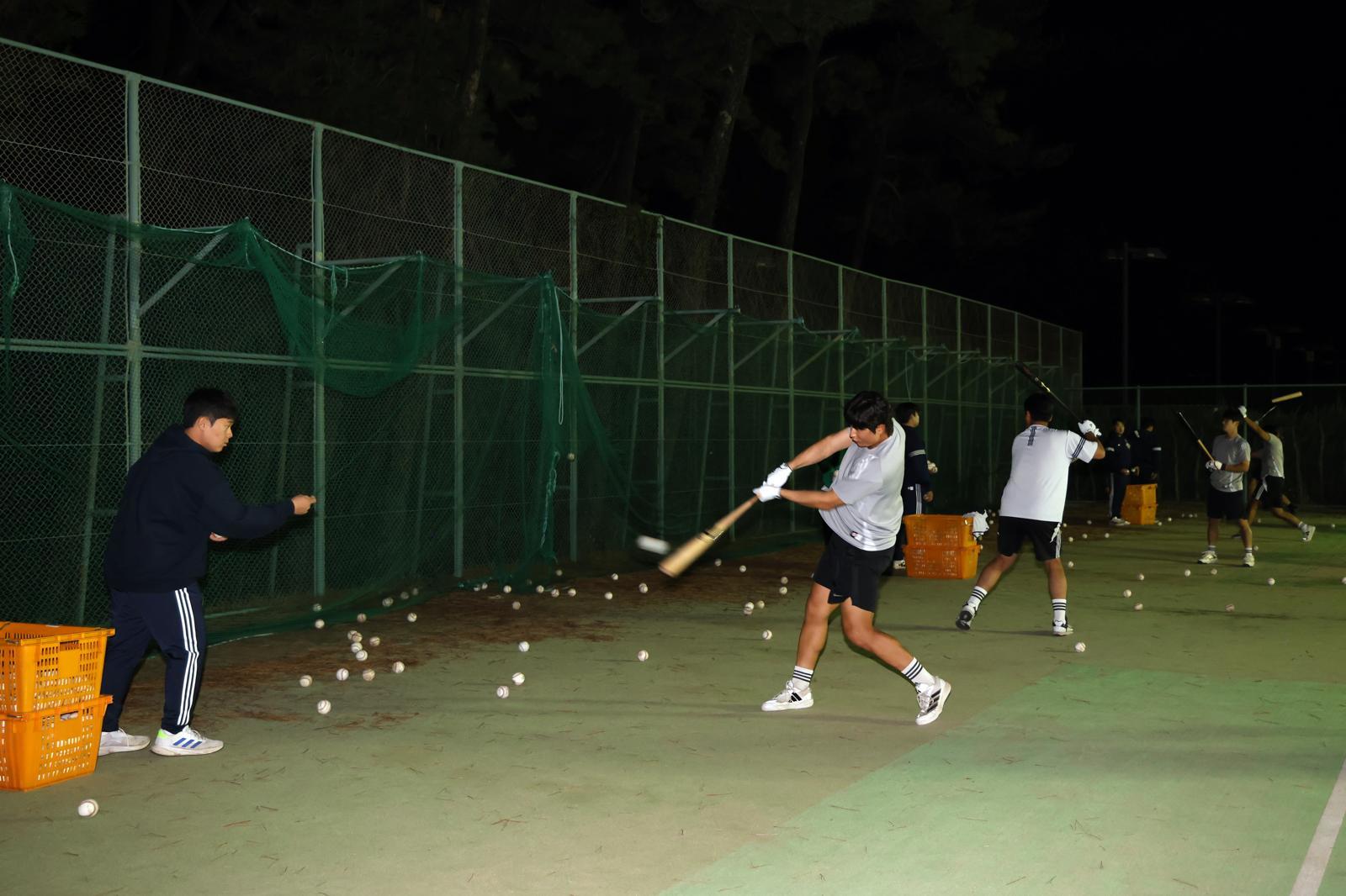 선수들은 본격적인 훈련이 시작된 첫날부터 야간훈련을 자처했다. 두산 제공