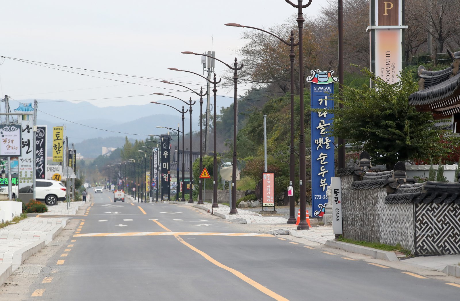 31일 경주시 보문동 숲머리길, 일명 ‘순두부골목’이 APEC 정상회의가 열리는 보문단지 주변 통제로 한산한 모습을 보이고 있다. 2025.10.31 뉴스1