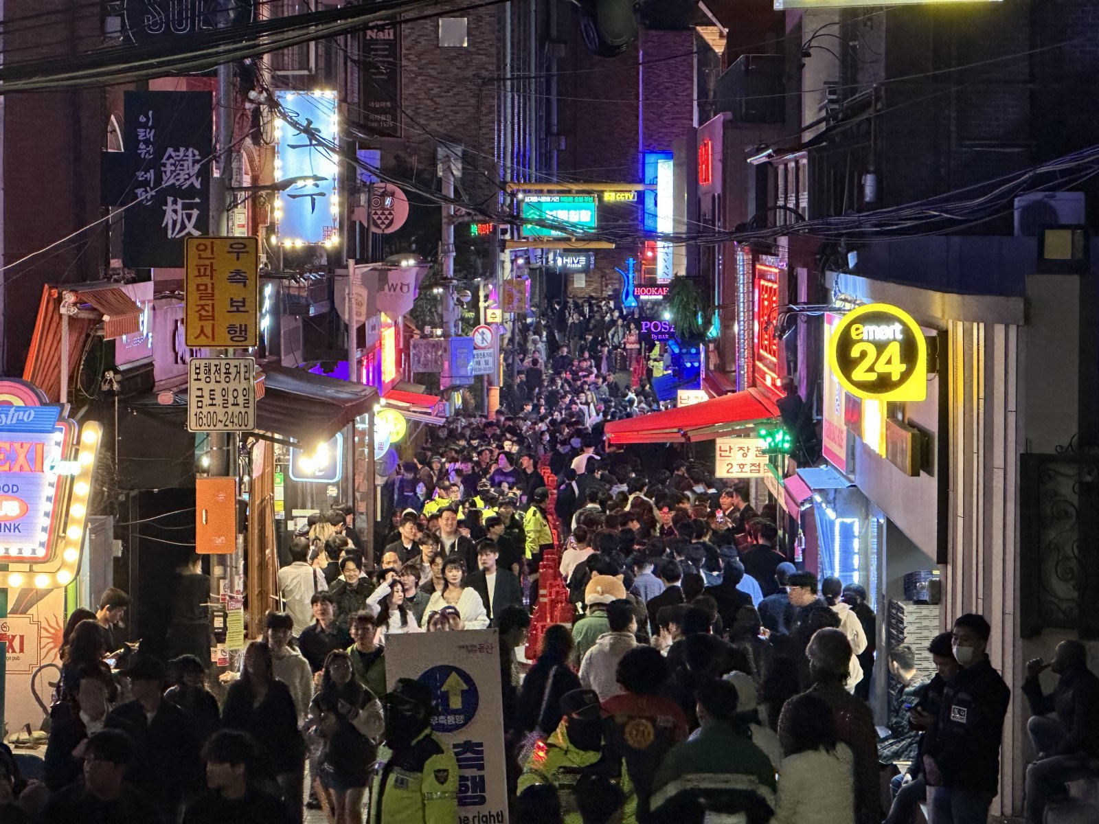 “앞좀 보세요” 이태원참사 3주기, 홍대에 10만명 모여 아찔