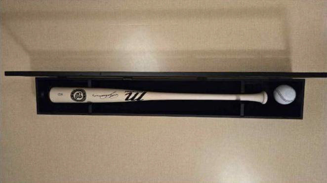 대통령실은 도널드 트럼프 미국 대통령이 이재명 대통령에게 경주 한미 정상회담 계기로 야구배트와 야구공을 선물했다고 30일 밝혔다. 2025.10.30 대통령실 제공