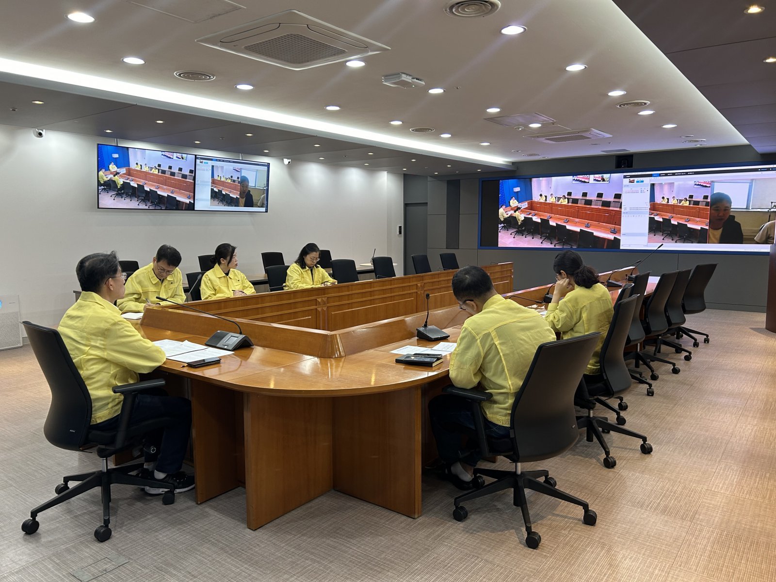 외교부는 1일 주탄자니아대사관과 윤주석 영사안전국장 주재로  재외국민보호대책반을 가동하고 본부-공관 합동 상황점검회의를 개최했다. 2025.11.01. (외교부 제공)