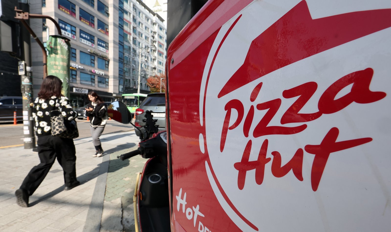 “한 판 대신 조각피자”…1인 피자 전쟁 본격화