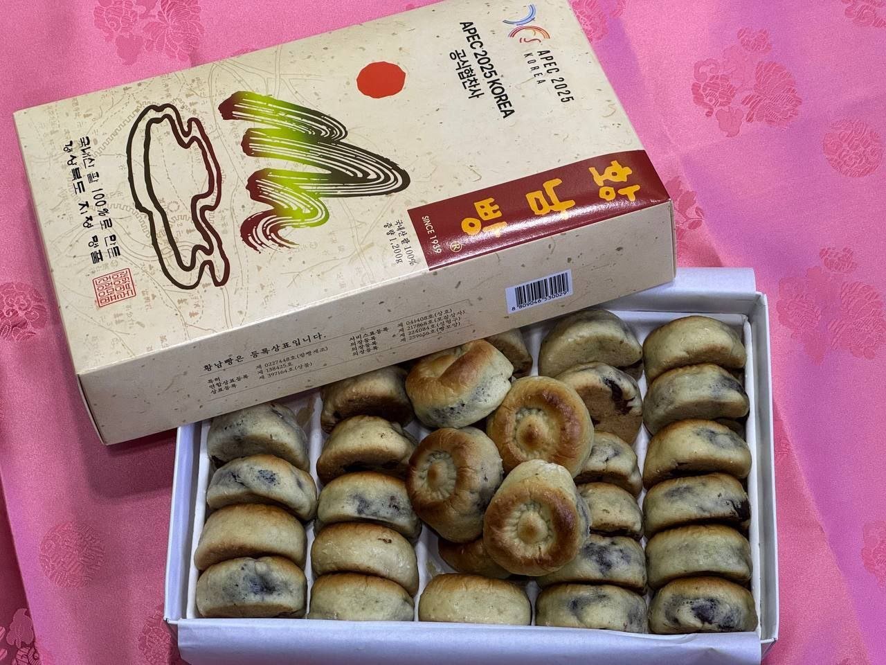 시진핑 중국 국가주석과 중국 측 대표단에게 보낸 황남빵 사진. 대통령실 제공