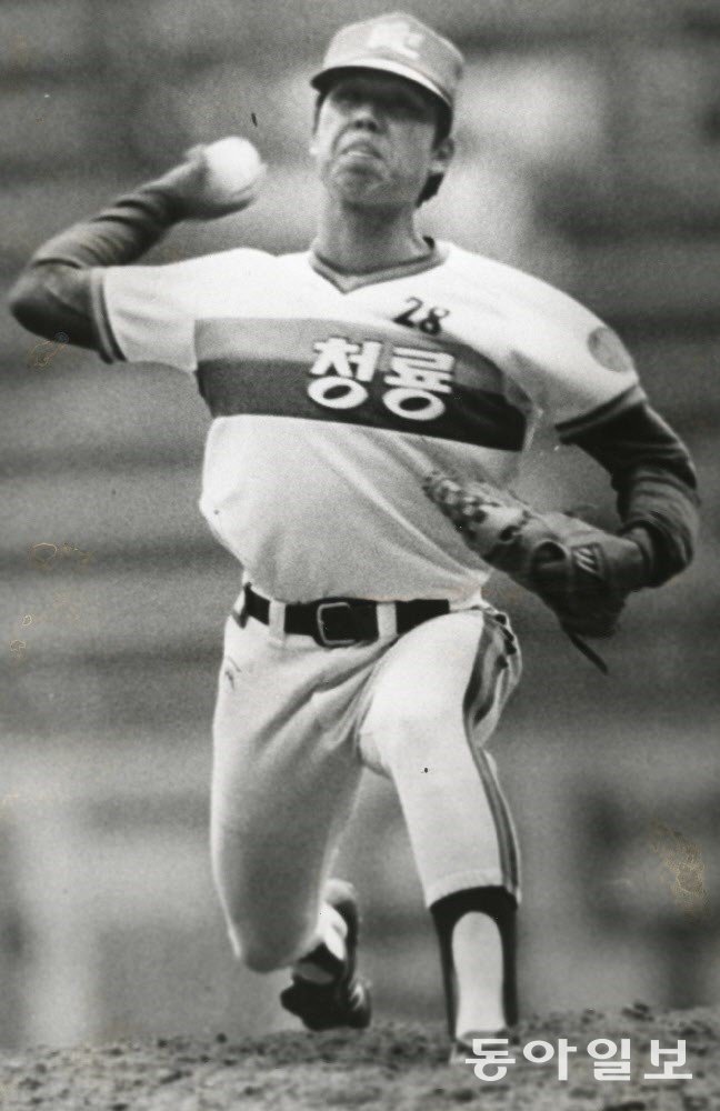 김건우는 MBC 청룡 시절 최고의 투수로 군림했다.    동아일보 DB