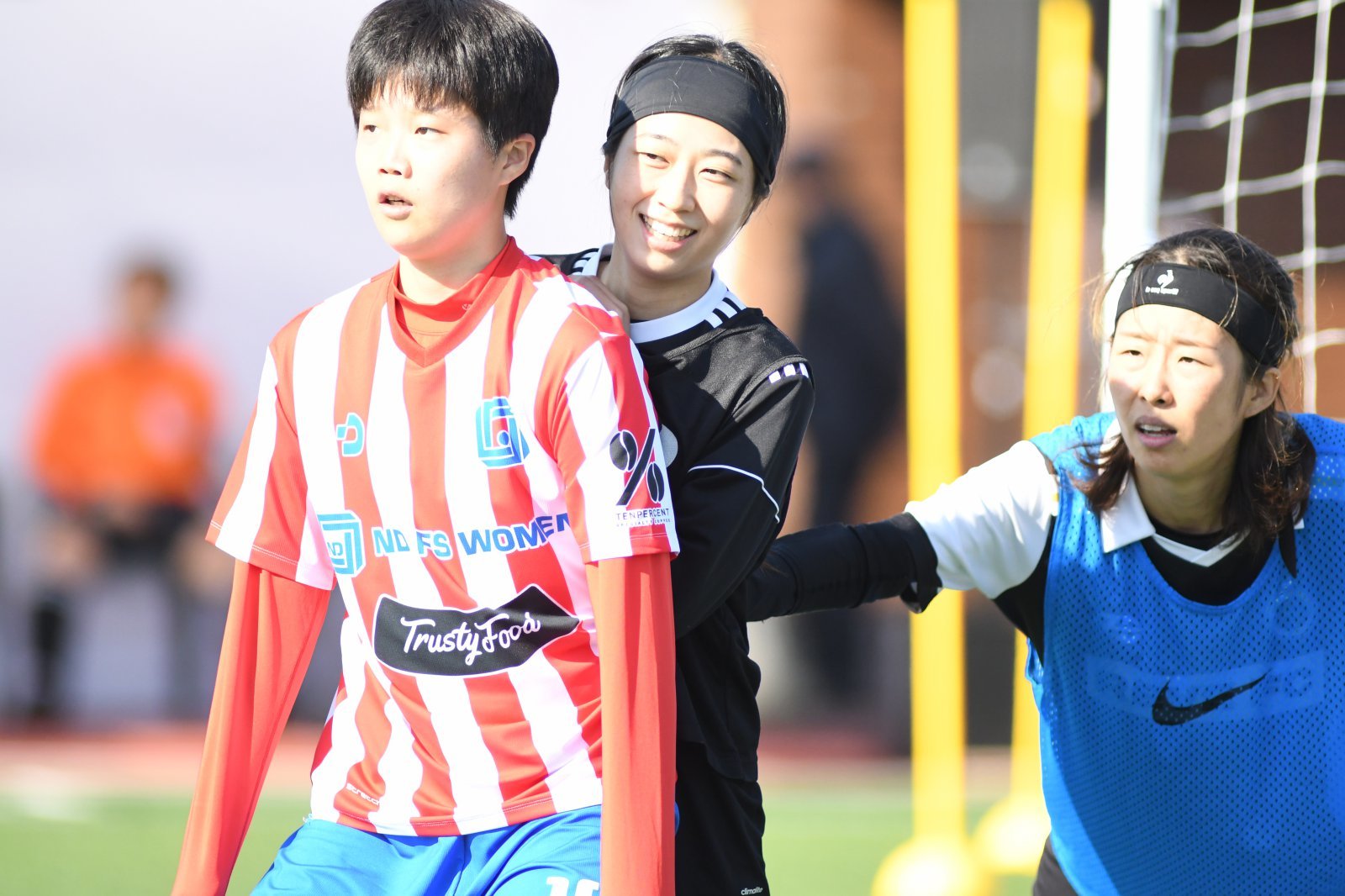 1일 인천 남동구 인천대공원 축구장에서 열린 ‘2025 우먼스 풋살 인천’ 대회에서 참가 선수들이 치열한 경기를 펼치고 있다. 우먼스풋살인천조직위원회 제공