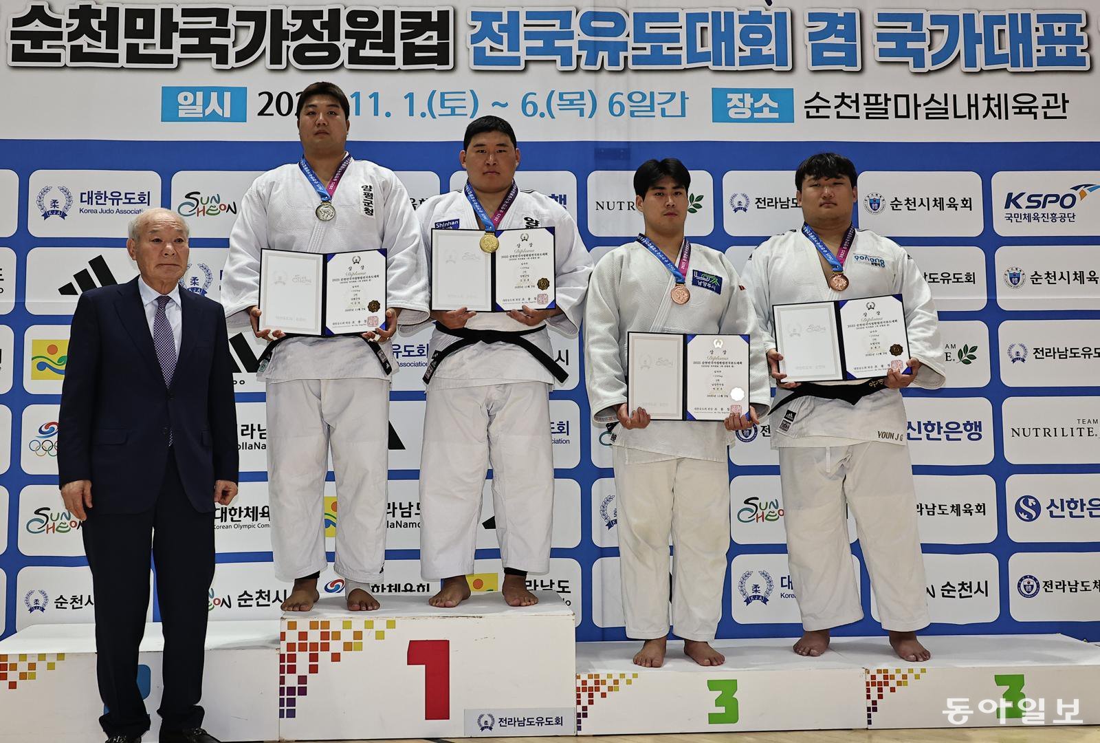 2일 전남 순천시 팔마체육관에서 열린 2025순천만국가정원컵 전국유도대회 겸 국가대표 1차 선발전 +100Kg 시상식. 1위 김민종, 2위 이승엽. 순천= 양회성 기자 yohan@donga.com