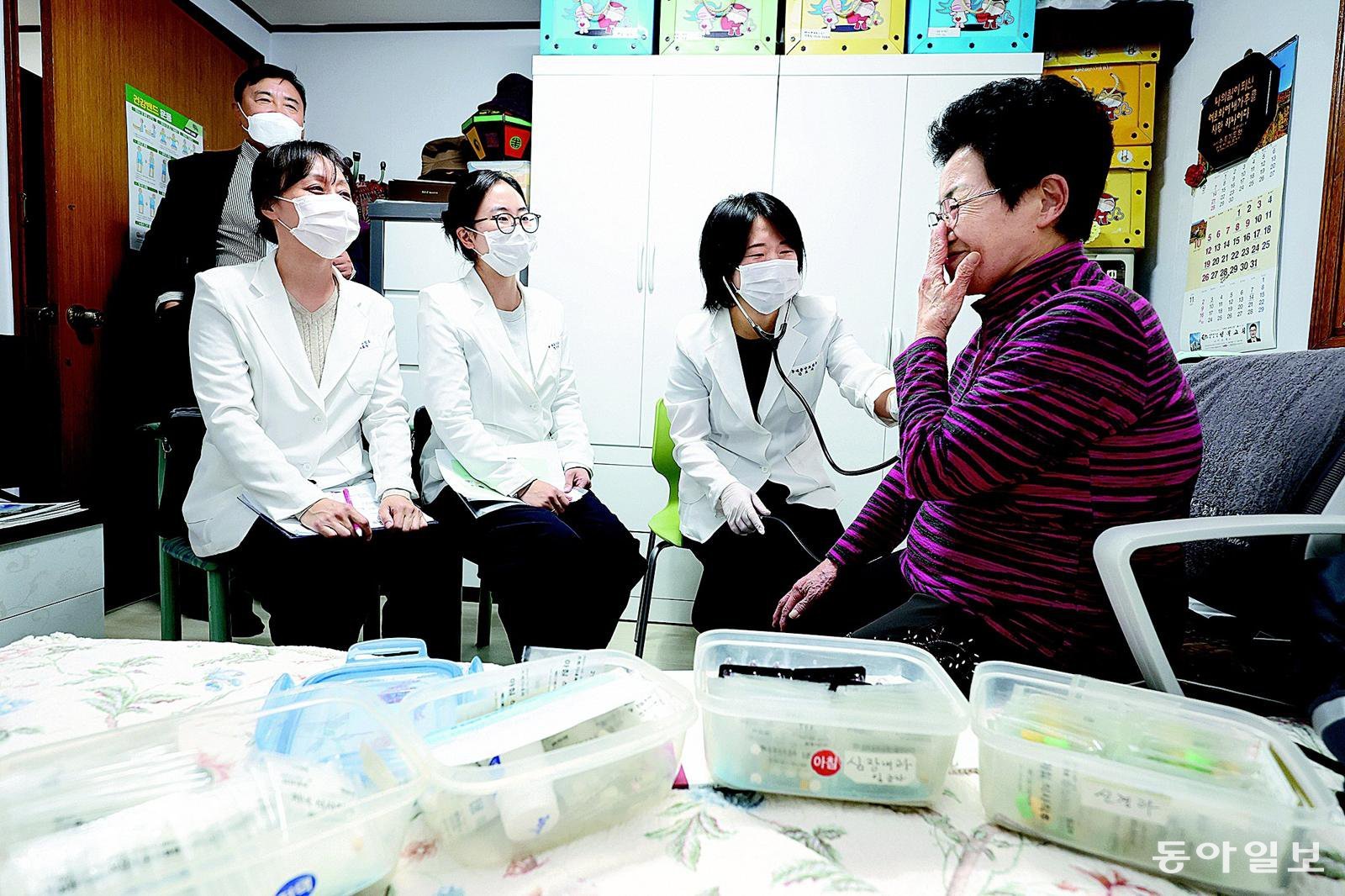 의료팀 방문해 어르신 체크…‘서울건강장수센터’ 내년 43곳으로 늘린다
