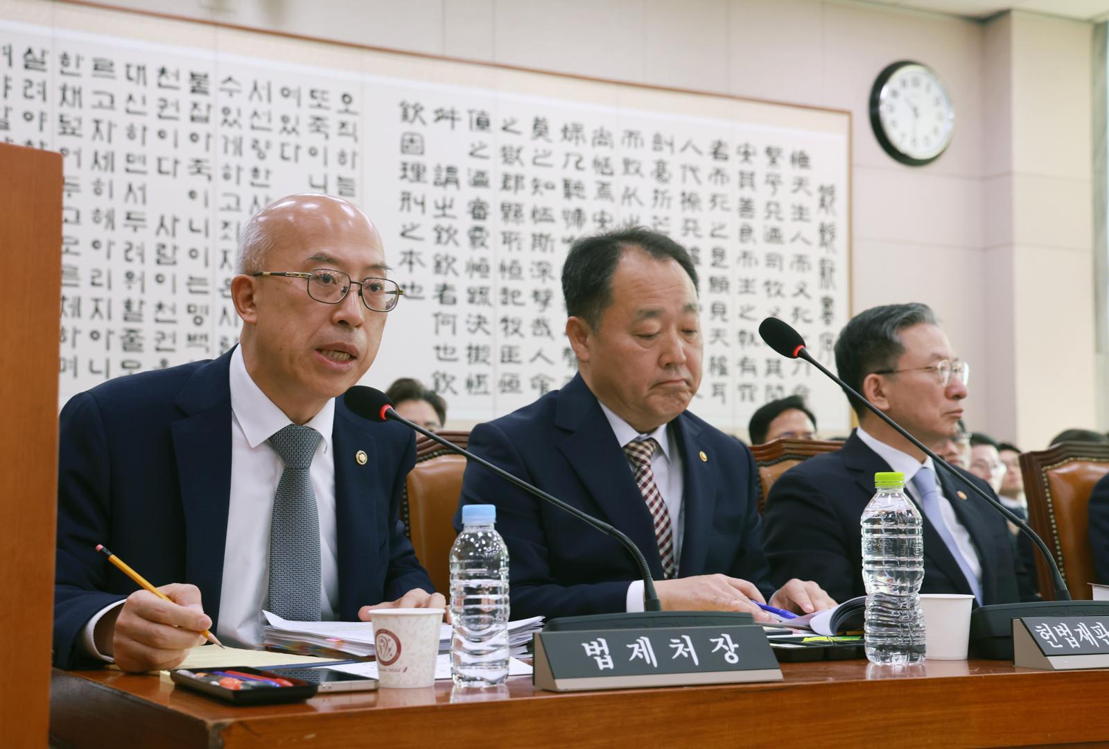 조원철 법제처장이 30일 서울 여의도 국회에서 열린 법제사법위원회의 법무부 등 종합감사에서 의원 질의에 답하고 있다. 2025.10.30. 뉴시스