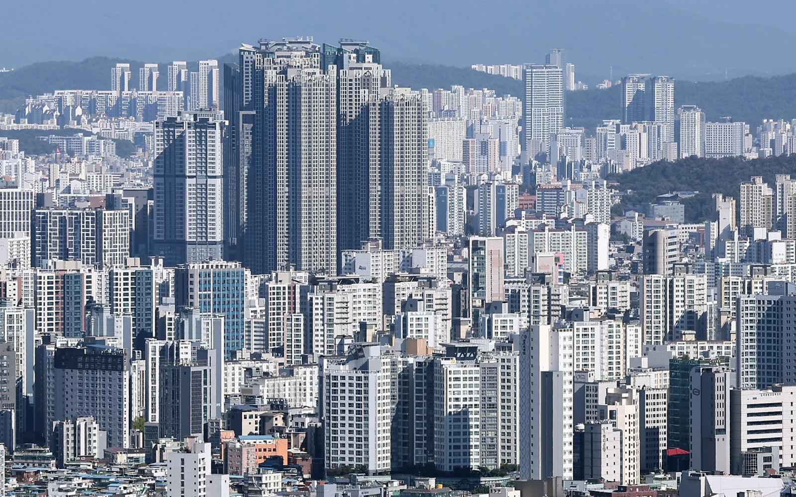 27일 서울 남산에서 바라본 아파트 단지 모습. 2025.10.27/뉴스1