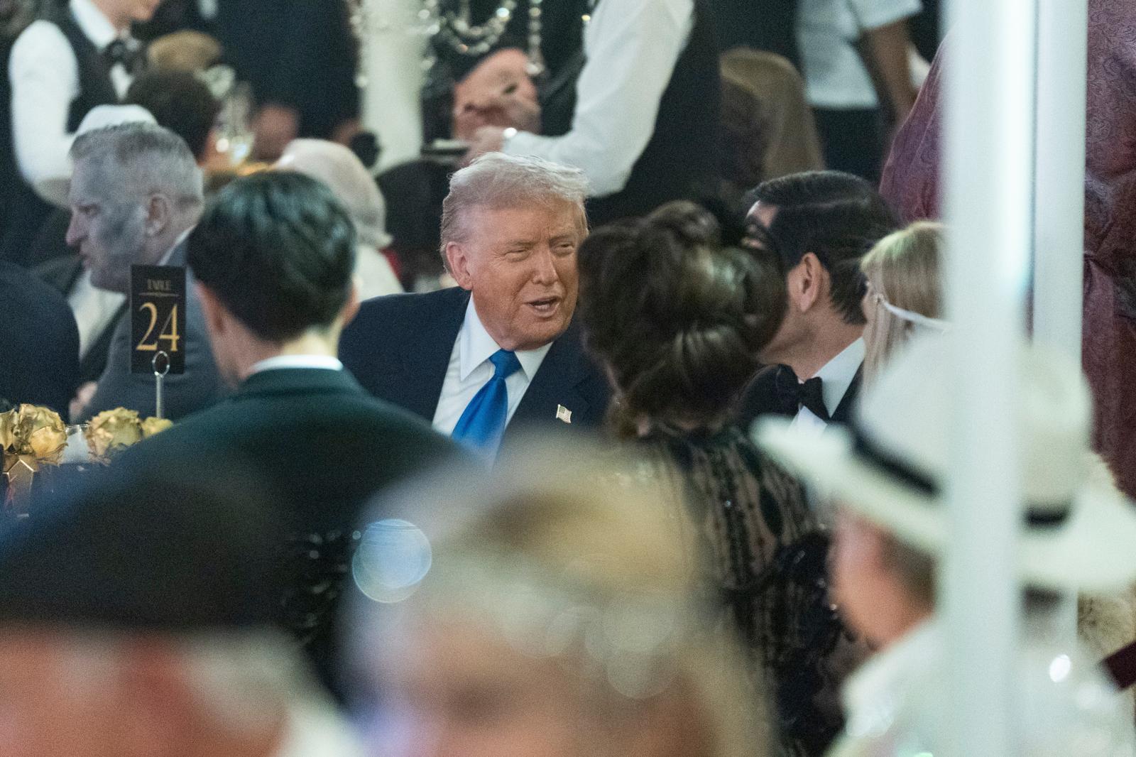 도널드 트럼프 미국 대통령이 지난달 31일 플로리다 팜비치의 마러라고 리조트에서 열린 핼러윈 파티에 참석했다. AP뉴시스