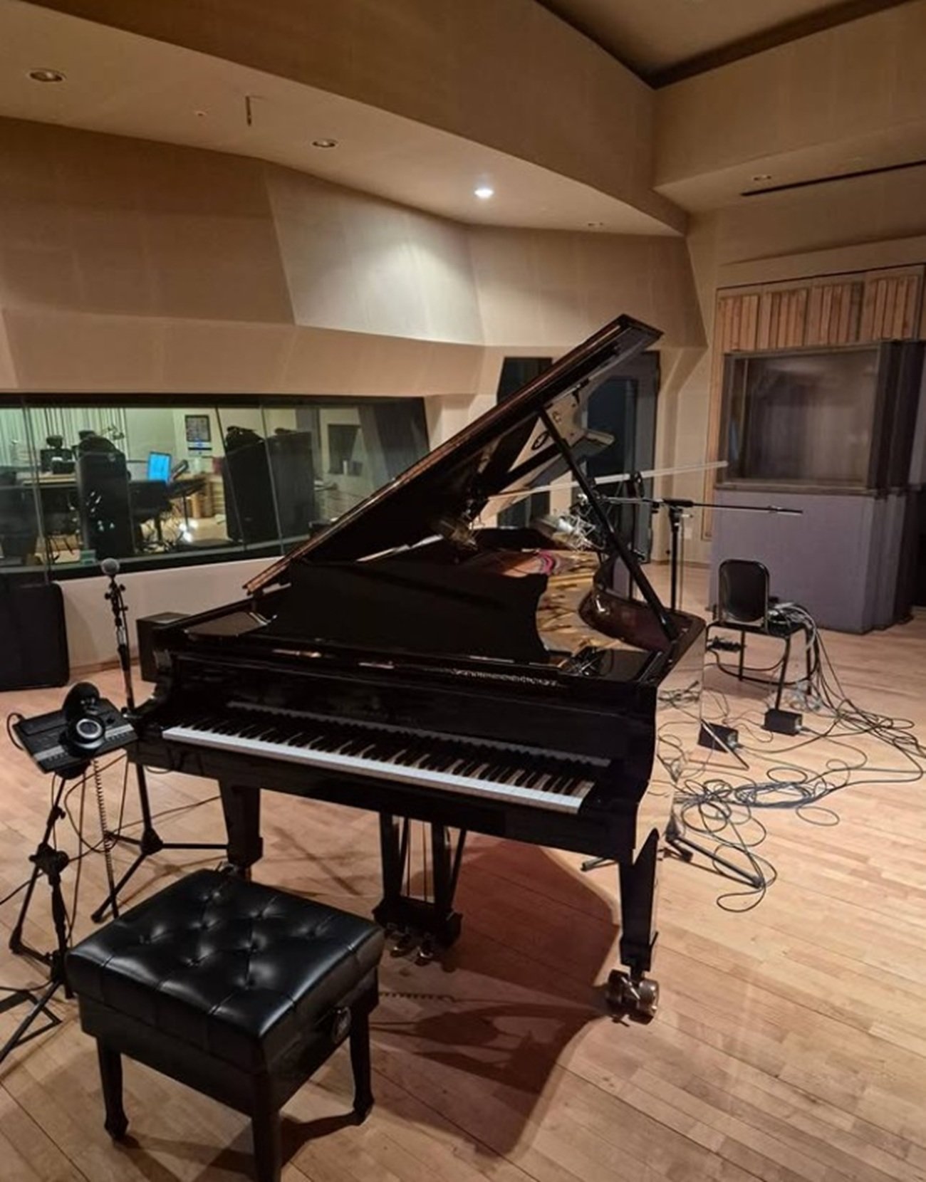 가수 성시경은 “최근 몇 개월이 참으로 괴롭고 견디기 힘든 시간의 연속이었다”고 SNS을 통해 고백했다. 성시경 공식 SNS 갈무리 @mayersung