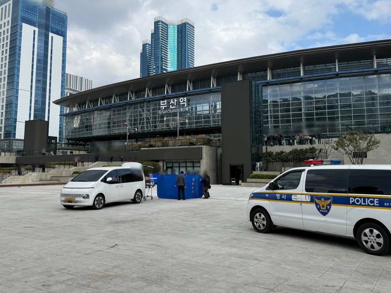 현장 조사하는 경찰. 부산경찰청 제공