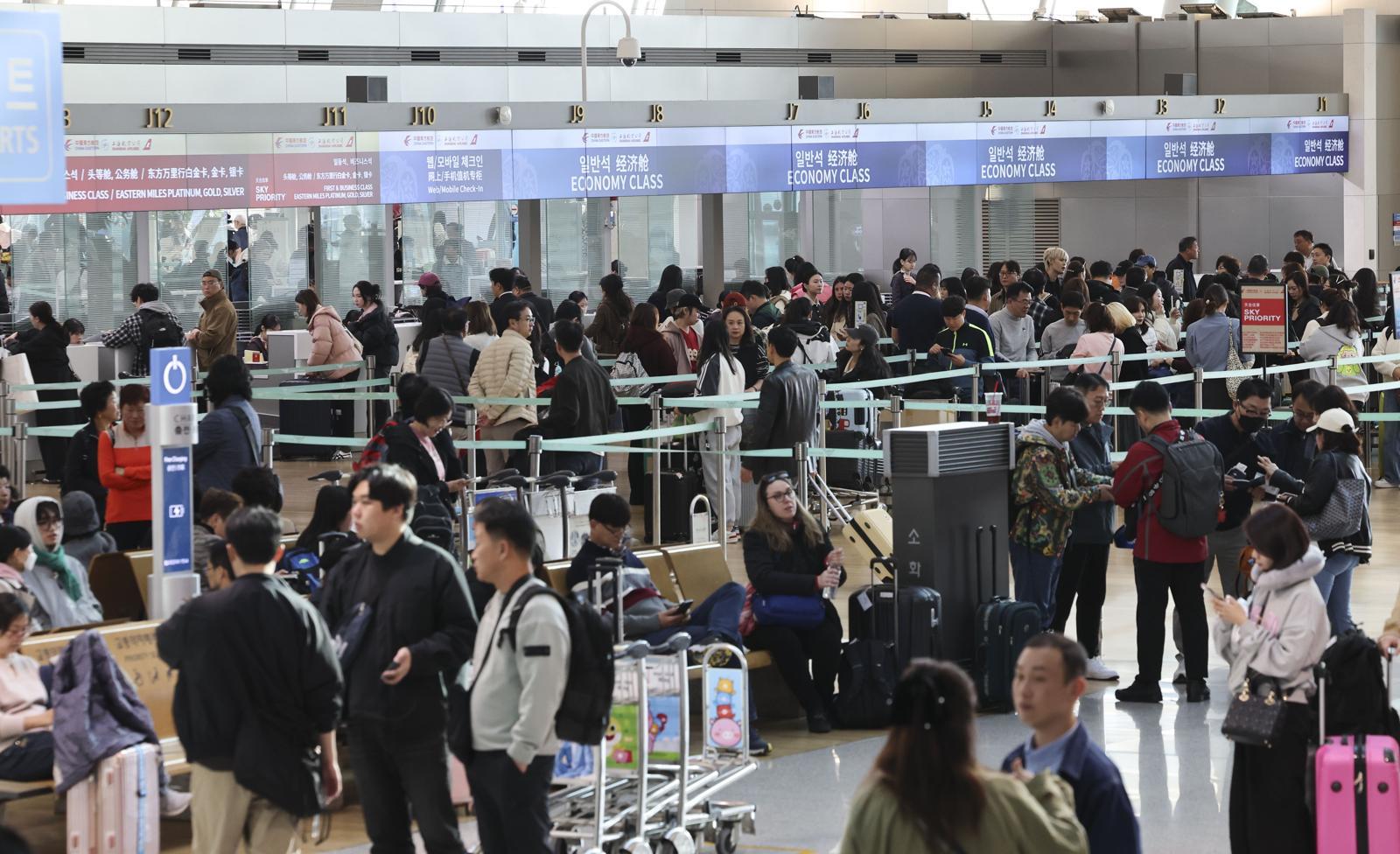 中 ‘한국인 무비자’ 내년말까지 연장…정부 “관계개선 긍정적 영향”