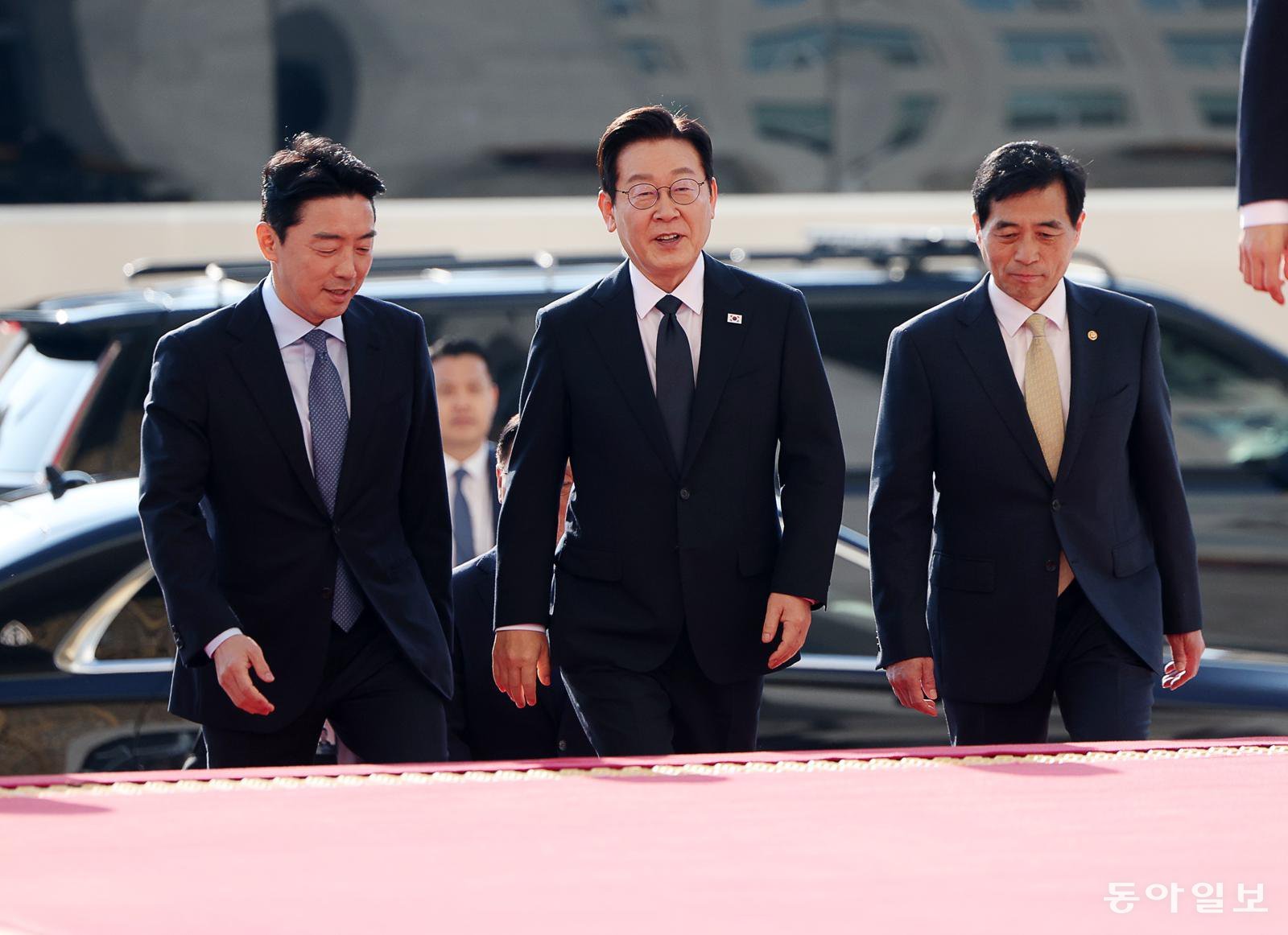 이재명 대통령이 4일 오전 서울 여의도 국회에서 시정연설을 위해 이동하고 있다. 2025.11.04. 장승윤 기자 tomato99@donga.com