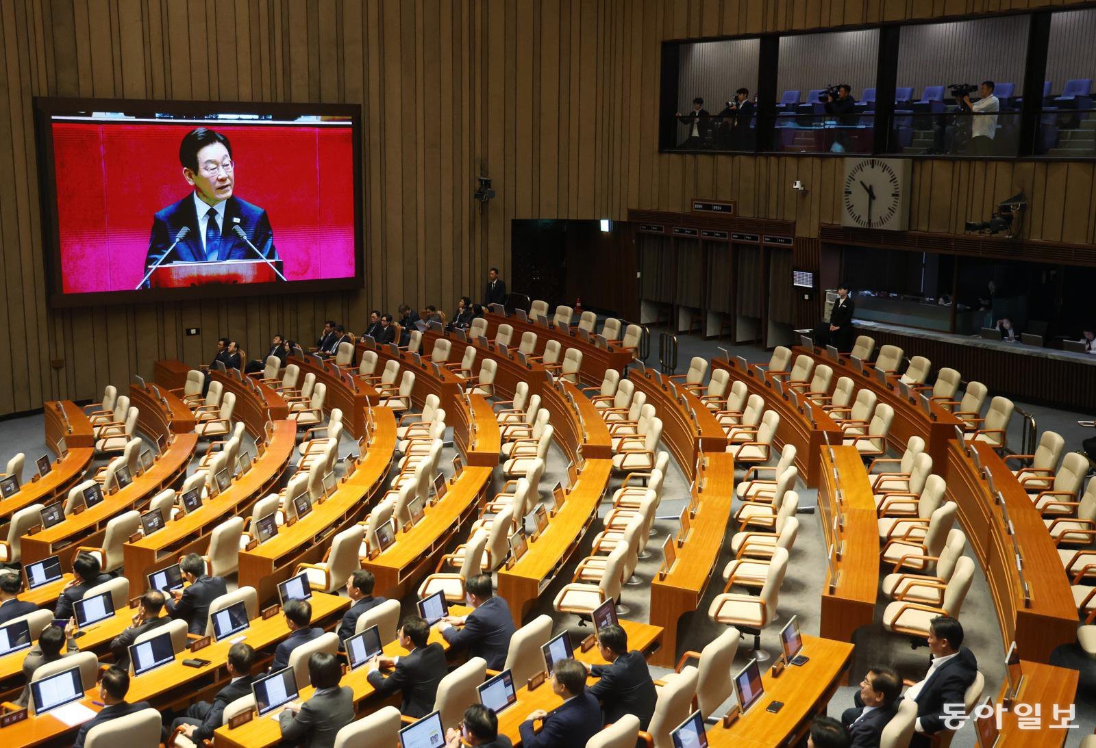 이재명 대통령이 4일 오전 국회 본회의장에서 2026년도 예산안 및 기금운용계획안에 대한 시정연설을 하고 있다. 장승윤 기자 tomato99@donga.com