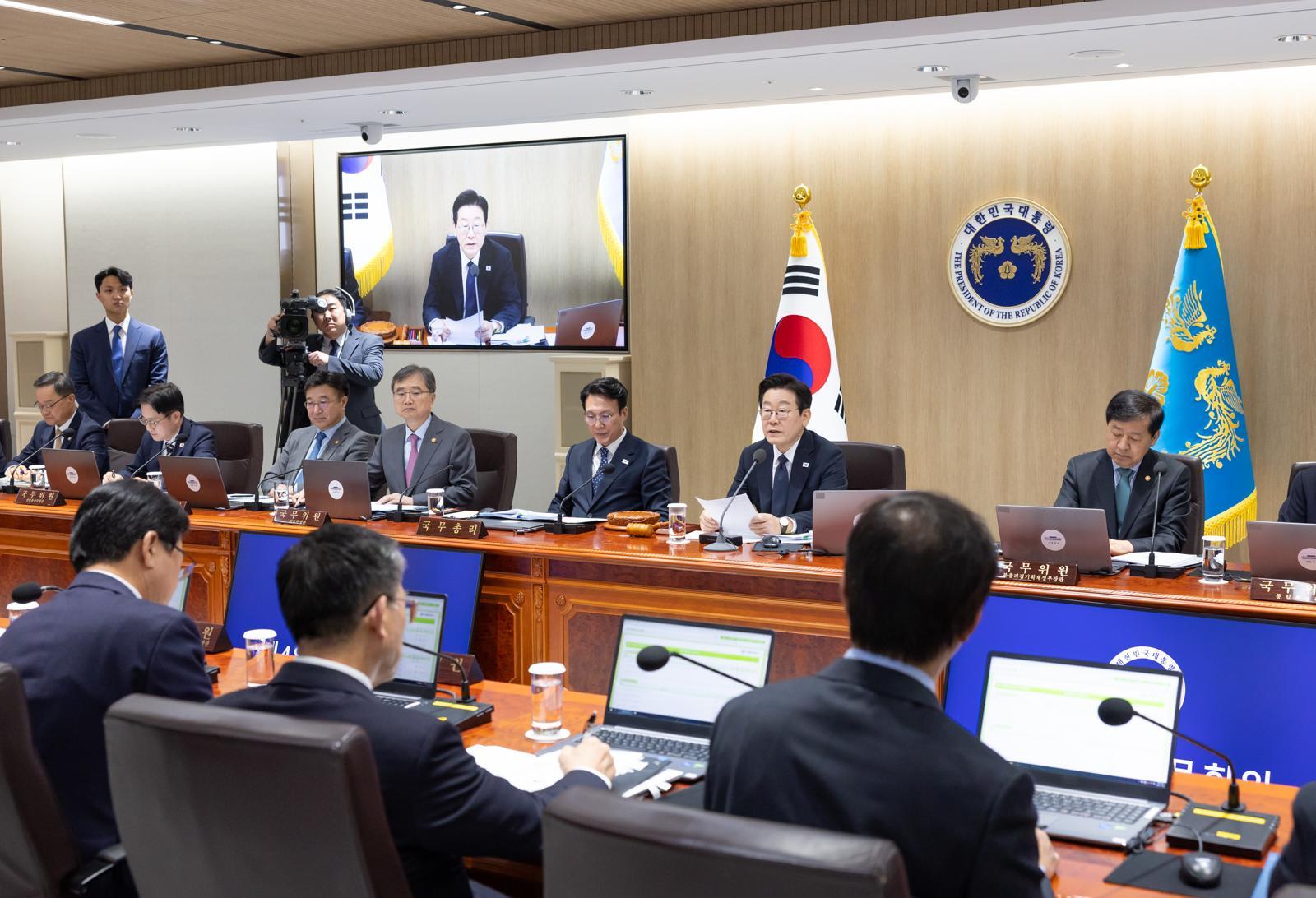 이재명 대통령이 4일 서울 용산 대통령실 청사에서 열린 국무회의에서 발언을 하고 있다. 대통령실 제공