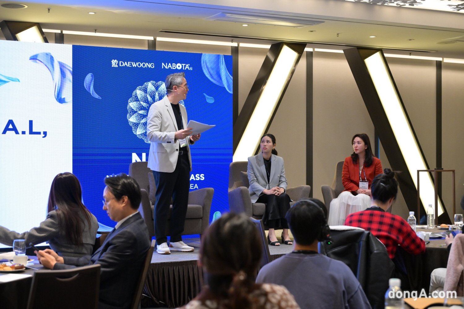 대웅제약 나보타 마스터 클래스(NMC) 강의 세션에서 패널 토론이 진행되고 있다.